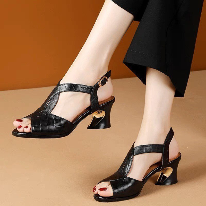 Middle-aged women's shoes