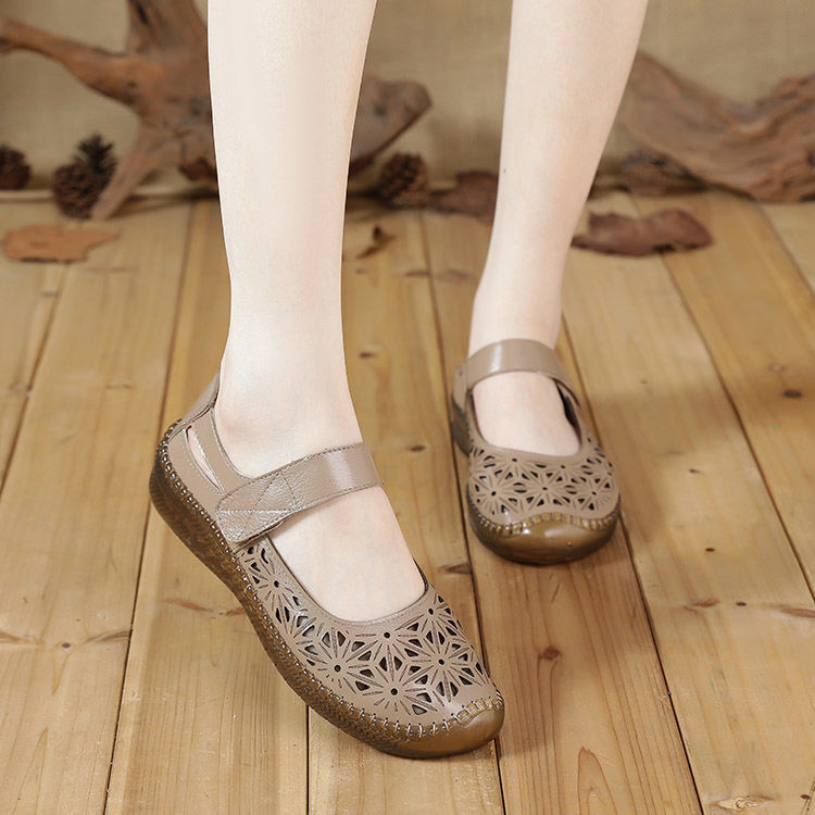 Women's brown flat shoes