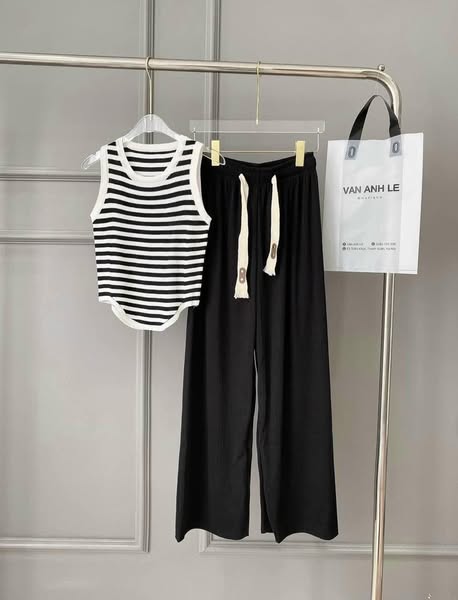 Women's Set Includes Elastic Pants And Crop Top